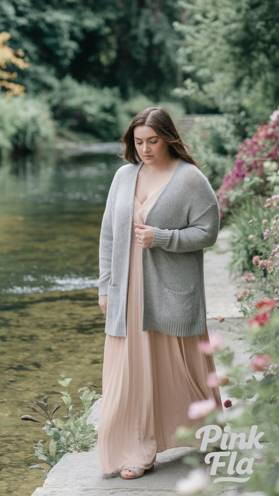 Soft Neutrals for Riverside Strolls - Casual Plus Size Spring Outfit Ideas