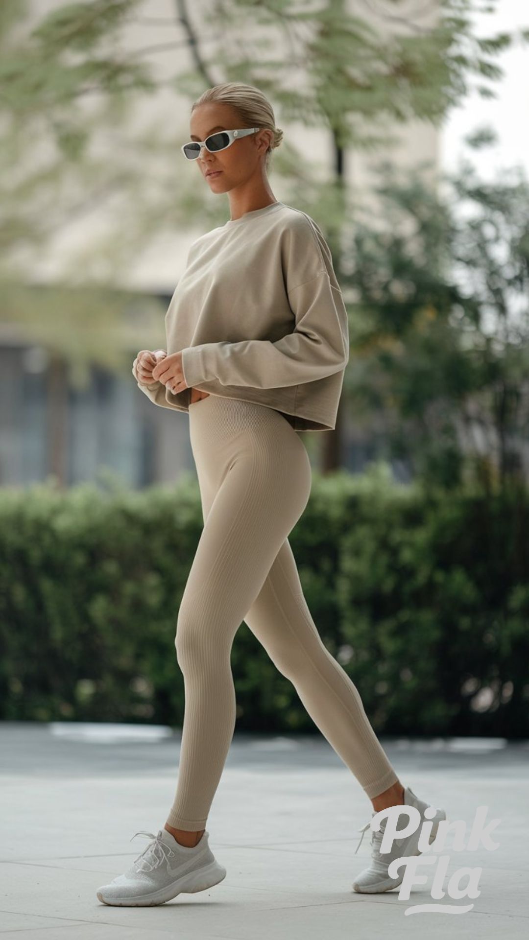 Monochromatic Minimalism in Beige - Cute Outfits with Leggings